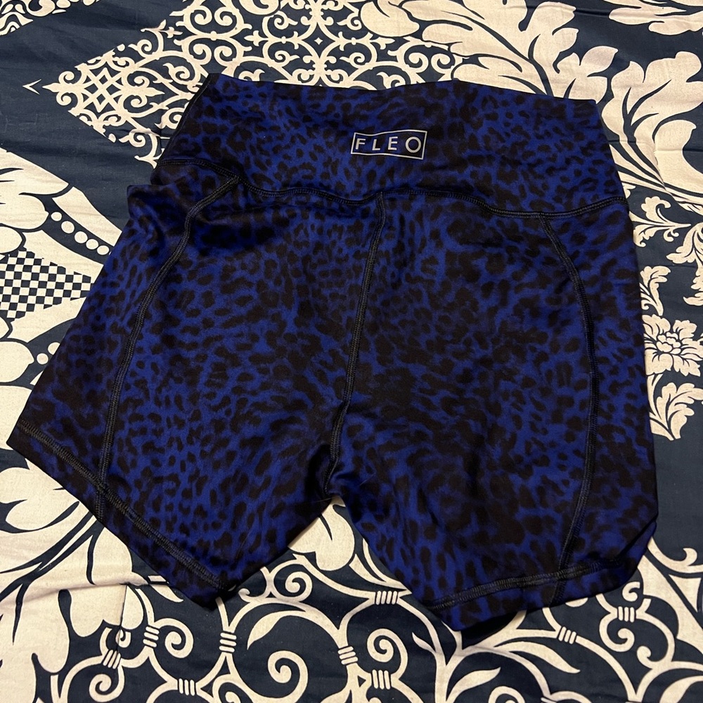 Fleo shorts Deep Baja Leopard Print contour shorts